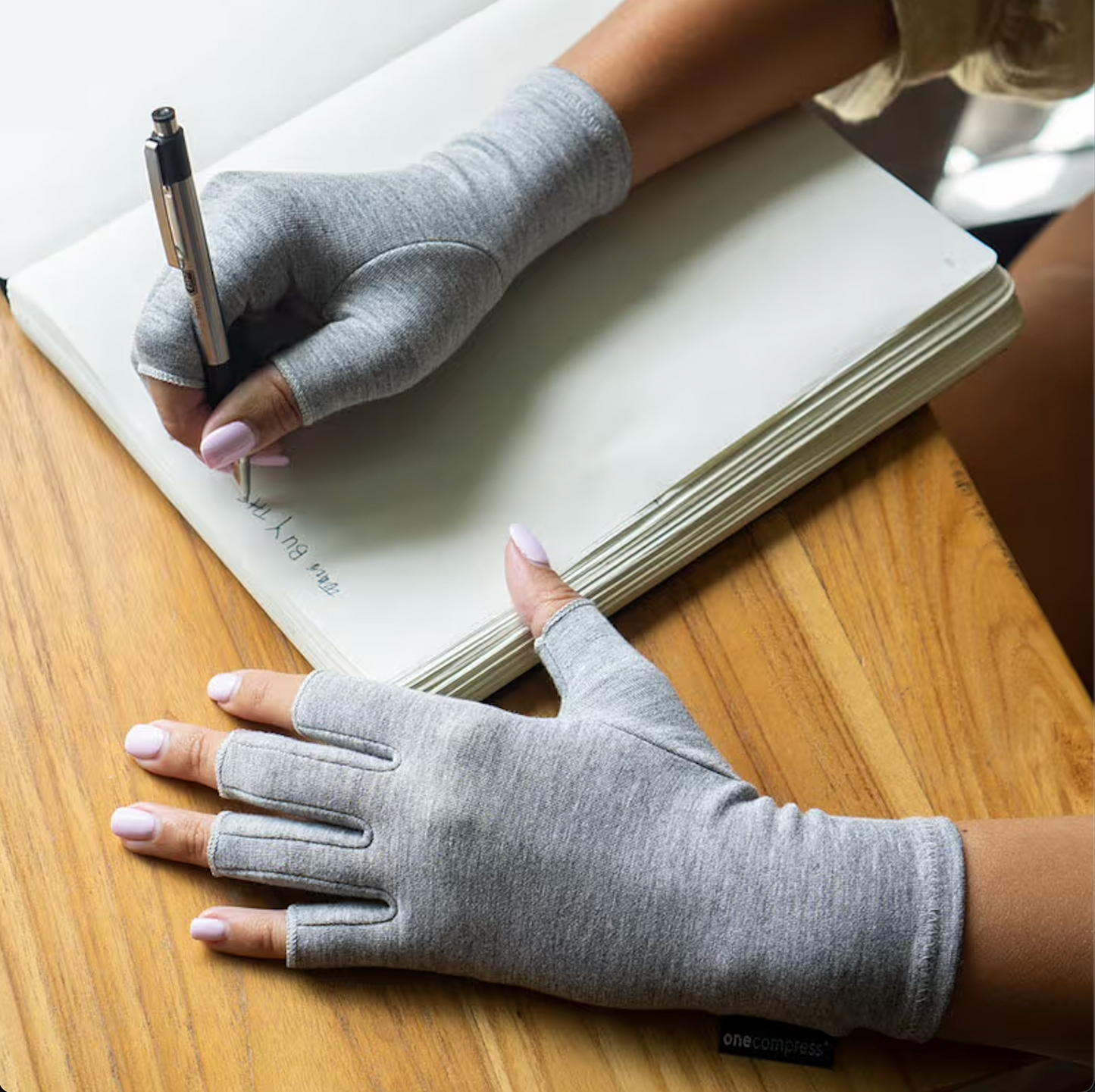 Premium Bamboo Compression Gloves™ (Pack Of 2)(75% Off)